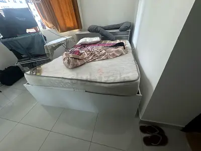 Double bed queen size