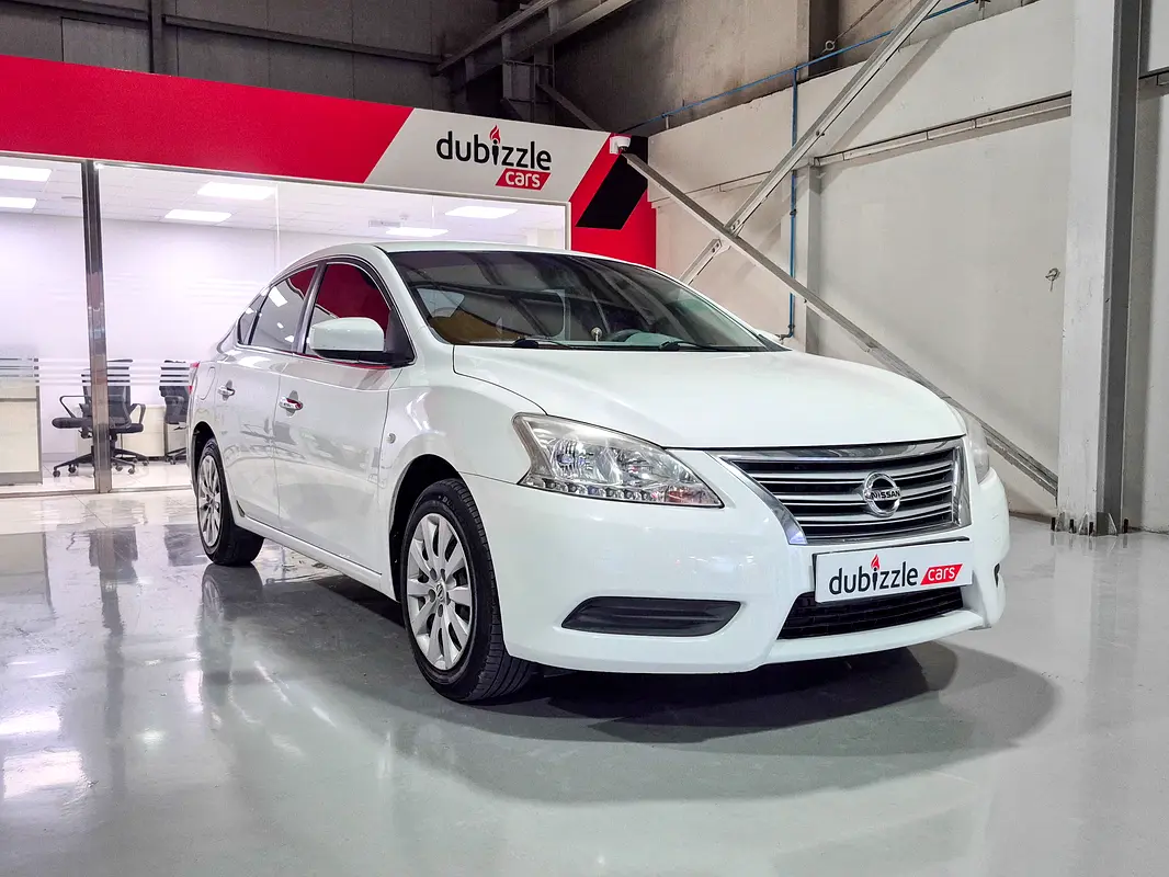 Nissan Sentra 2018 — photo 1 of 14