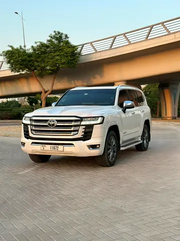 Zero Deposit Available/ Sunroof/
360 Camera/ Cruise Control/ CarPlay/ 4x4 Drive