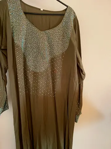 Elegant mukhwer Olive Green Embellished Dress مخور