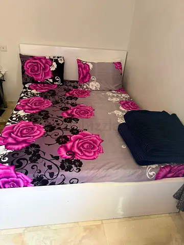 سرير مع المرتبة عرض 150cm بسعر 700 درهم السرير والمرتبة من هوم بوكس في بني ياس