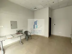 Small shop with toilet for URGENT LEASE(Not on main road) !!