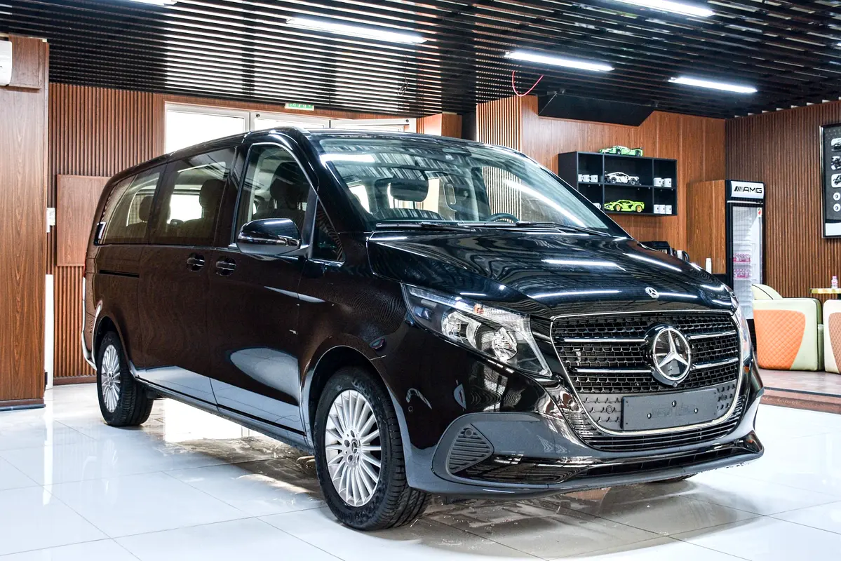 Mercedes-Benz V-Class 2025 — photo 1 of 16