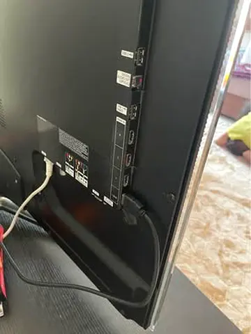 Brilliant 4K LED TV with Multiple HDMI - Samsung old but verdشاشة سامسونج قديمة ولكن بحالة جيدة جدا