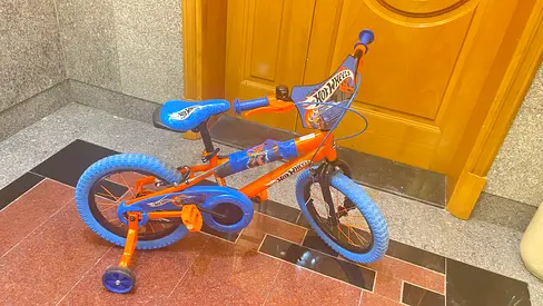 Kids Hot Wheels Bicycle in Vibrant Orange and Blue for boys and pink for girls , perfect for gift