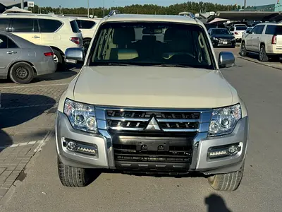 Mitsubshshi pajero 2008 white color upgert 2020GCzc