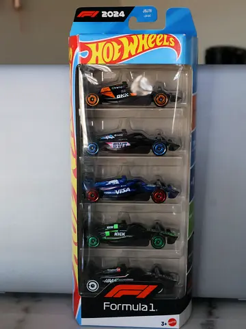 Hot Wheels - 1:64 Scale Formula 1 Collectible Race Car (5-Pack)