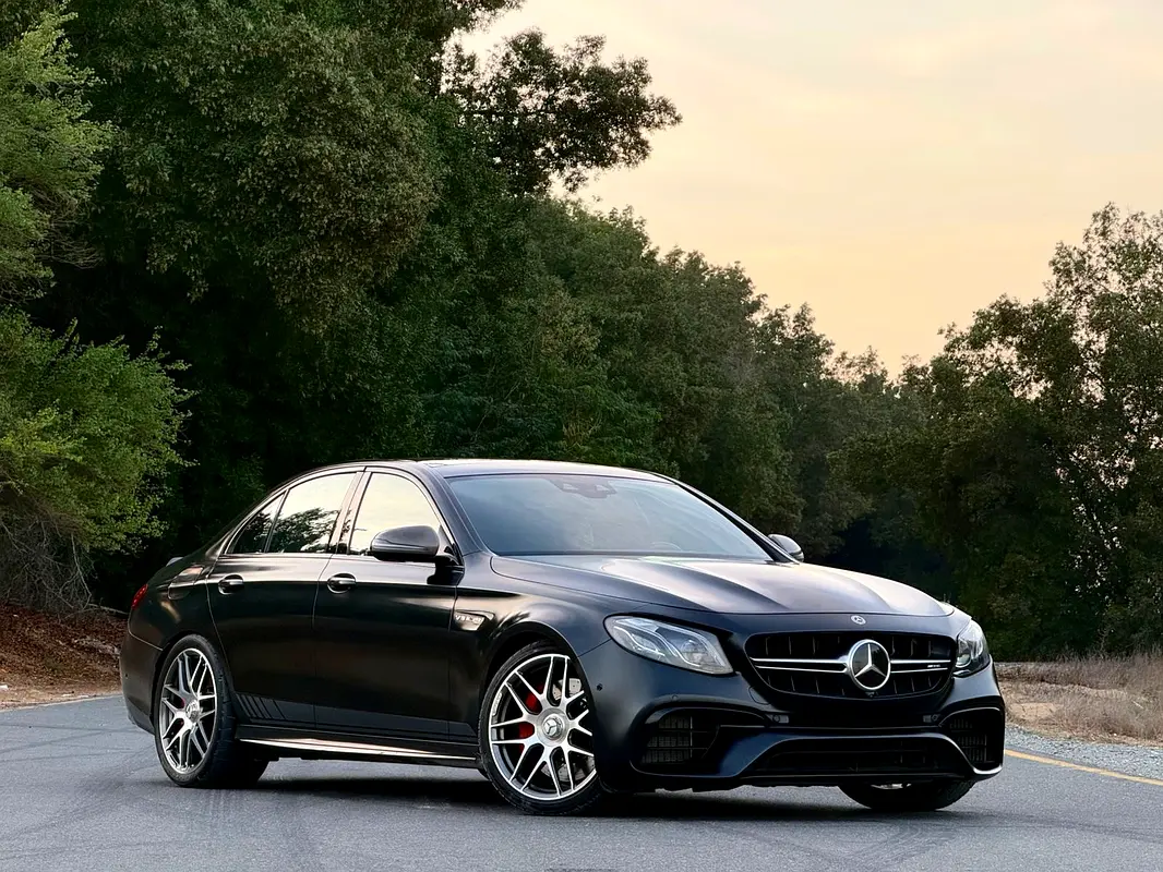 Mercedes-Benz E-Class 2018 — photo 1 of 17