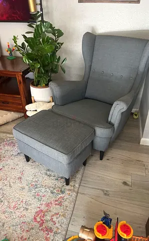 Comfortable Gray Accent Chair with Ottoman