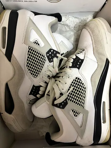 Jordan 4 military black 8.5 US / 42 EU