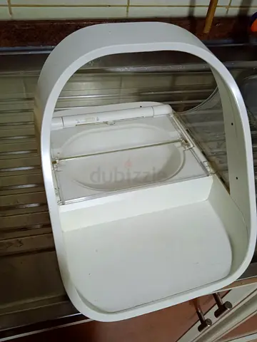 Stylish Modern Petfeeder within  Transparent Cover . Works on pet microchip. Also programmable.