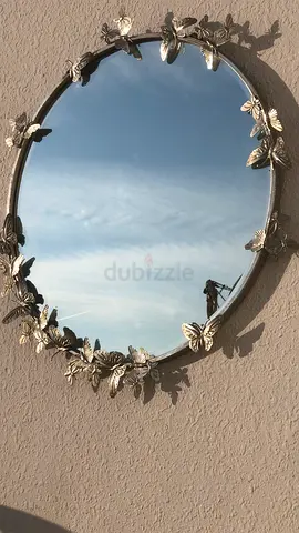 Beautiful Butterfly-Decorated Wall Mirror