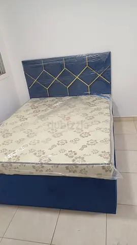 BED QUEEN SIZE FAIBRC WOOD WITH MATTRESS