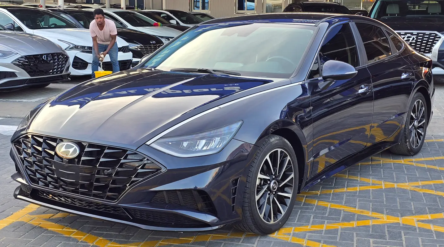 Hyundai Sonata 2022 — photo 1 of 9