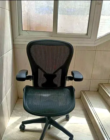 Herman miller Aeron size c fully loaded