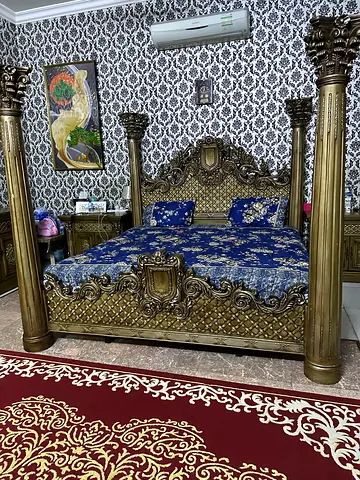 Exquisite Ornate King-Size Bed Set