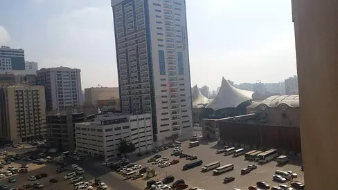 سكن مشترك  نظيف هادىءلشباب عرب في نهدة الشارقة