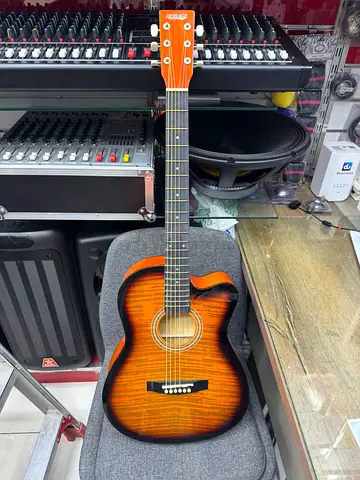 Acoustic guitar 39  inch with free bag and pick