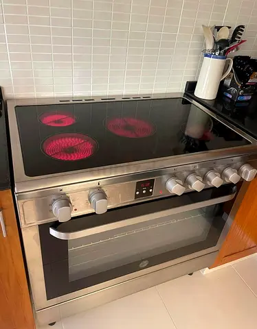 Hoover 5 hubs Electric cooker very good condition working size 90/60cm delivery with warranty