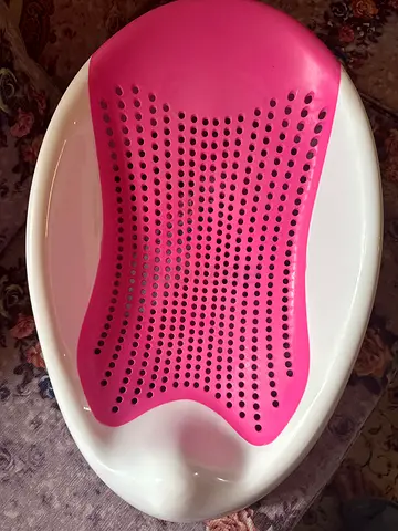 Comfortable Baby Bath Tub with Non-Slip Grip