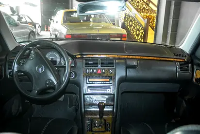 صورة مصغرة 10 لـ 2002 Mercedes-BENZ E-CLASS