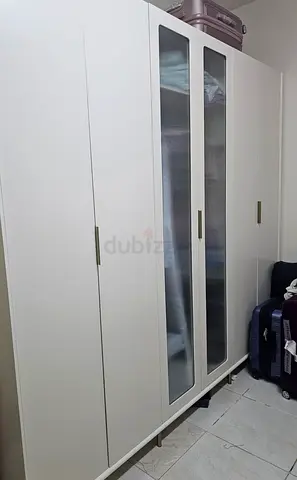 Spacious and Modern Wardrobe in Excellent Condition Good as new