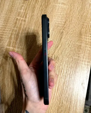 Iphone 15 pro max black titanium