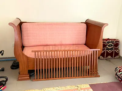 Beautiful Vintage toddler bed in Solid Wood