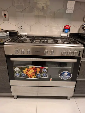GAS STOVE - 5 BURNER AND OVEN