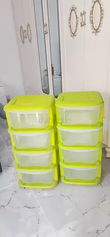 Storage boxes only one available.perfectly fine condition like new