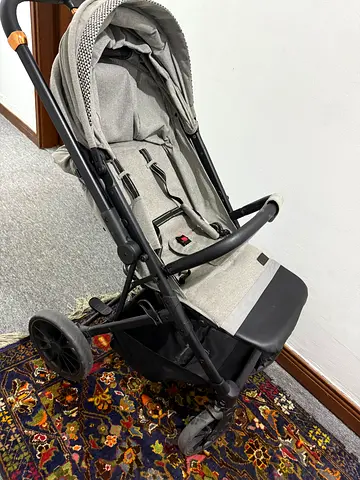 Gray Lightweight Stroller for Easy City Travel