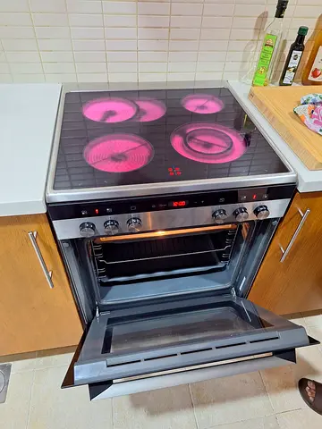 Siemens latest model 4 hubs electric cooker