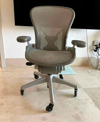 Herman miller Aeron size C fully loaded