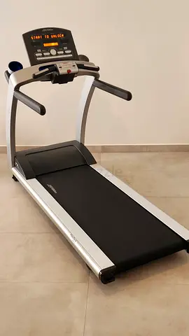 Life Fitness T7-0 professional treadmill