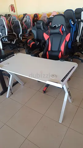 Stylish Gaming Desk with Ergonomic Chair Options