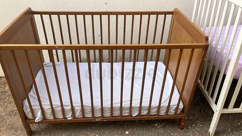 Solid Wood Baby Crib in Excellent Condition