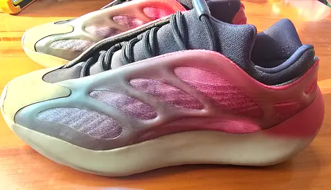 Adidas Yeezy 700 V3 Sneaker Genuine Sz 11 , 45 EU ,like new.