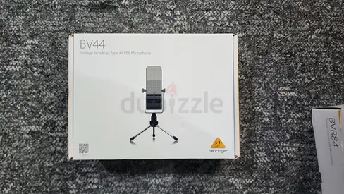 Behringer BV44 Vintage Broadcast Microphone with Stand