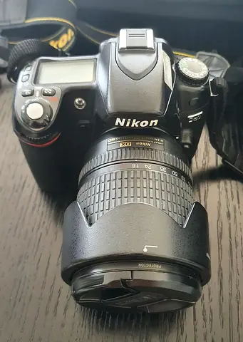 NIKON DSLR D80 with 18-135mm lens and accessories