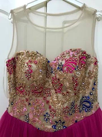 فستان سهرة للسيدات تركي المنشأ شك وتطريز