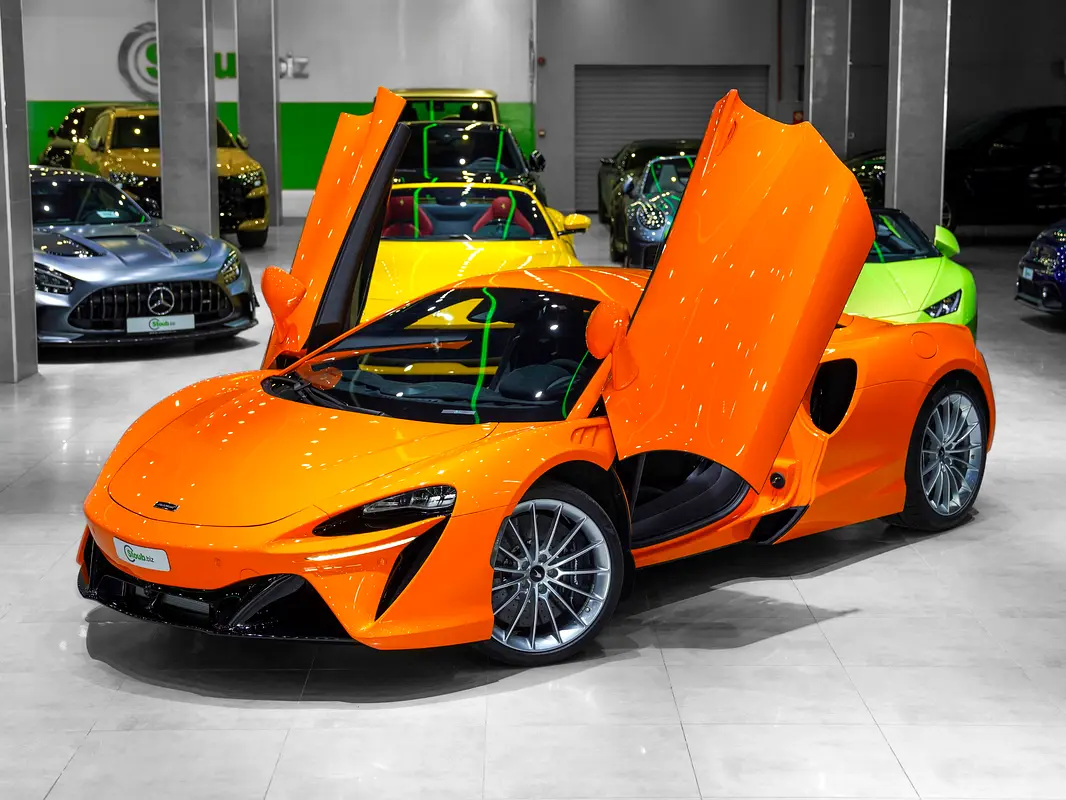 McLaren Artura 2025 — photo 1 of 19