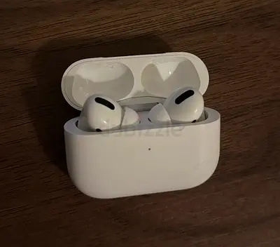 Apple AirPods Pro (1st Gen - lightening + wireless charging)