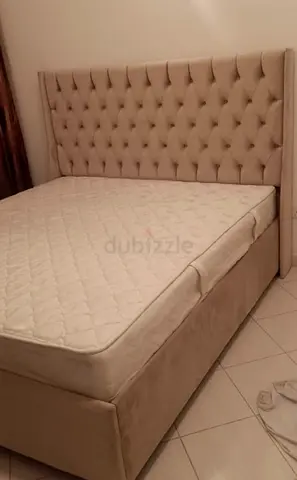 King Size Elegant Upholstered Bed with Plush Headboard