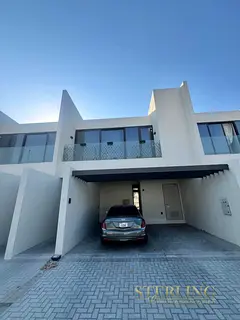 6 Cheques | Spacious 4BR Villa + Maid’s | Prime Location in Al Furjan