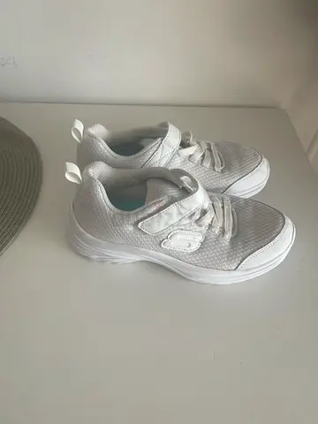 Girls white sketches sneaker size 33