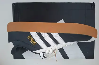 Stylish Adidas Sneakers in Great Condition