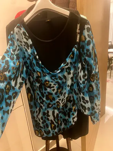 سوت نسائي قطعتين تركي المنشأ