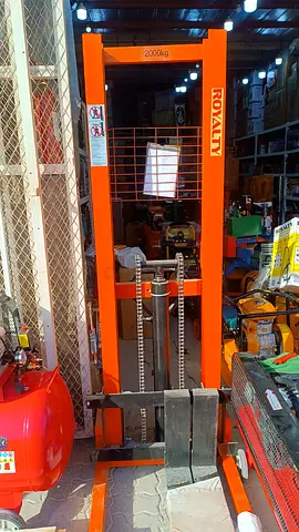 Royalty Manual Pallet Jack with 2000kg Capacity