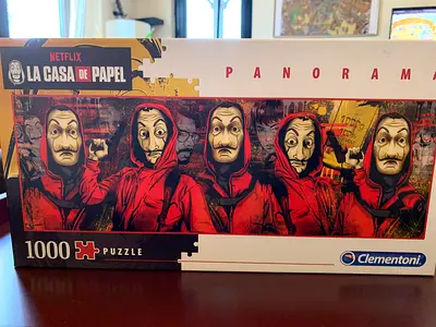 Clementoni 1000-piece panoramic puzzle featuring La Casa de Papel (Money Heist) characters.