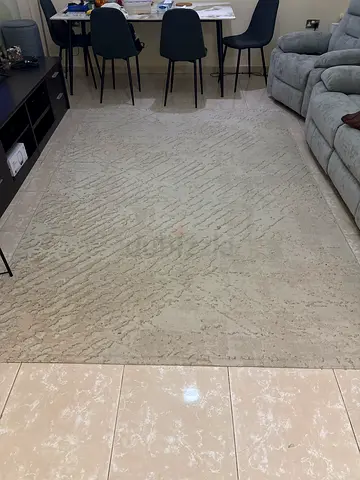 Elegant Cream Modern Rug for Your Living Space